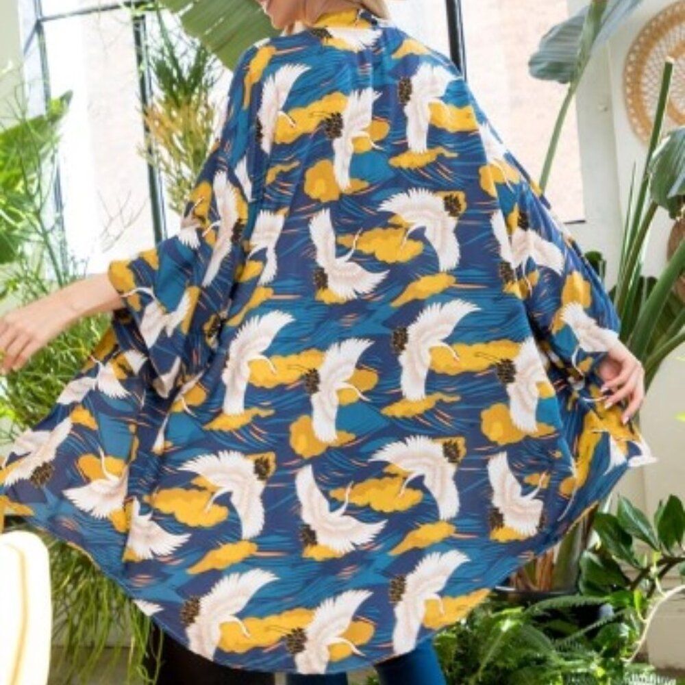 Kimono - Women's Flying Crane Print. One Size. Short Sleeve. - Picture 11 of 11
